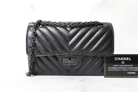 chanel so black reissue 224